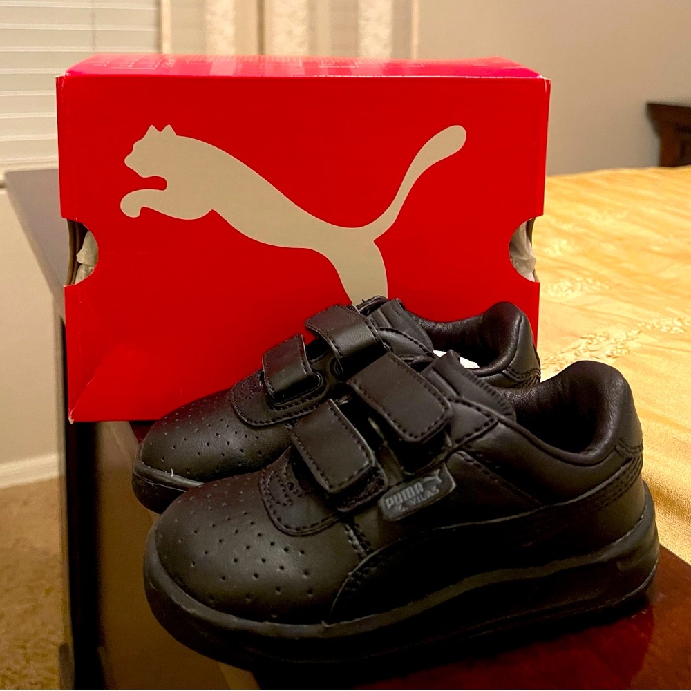 Baby boy size 5 Pumas